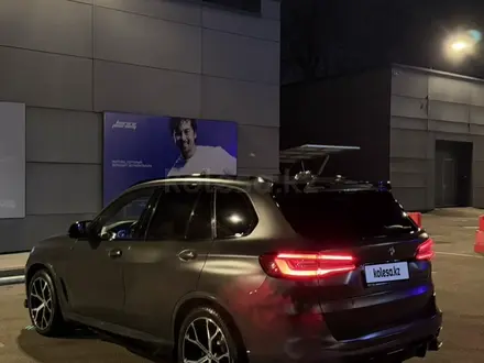 BMW X5 2021 года за 41 000 000 тг. в Алматы – фото 4