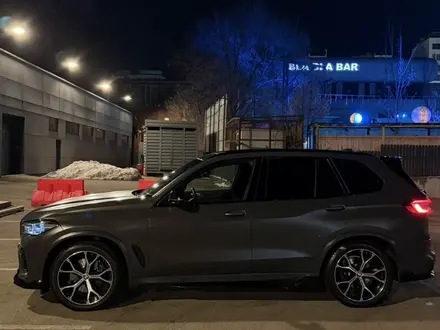 BMW X5 2021 года за 41 000 000 тг. в Алматы – фото 3