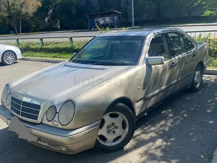 Mercedes-Benz E 240 1998 года за 1 900 000 тг. в Алматы – фото 3