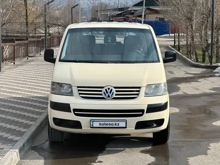 Volkswagen Caravelle 2008 года за 10 000 000 тг. в Алматы