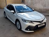 Toyota Camry 2021 года за 11 750 000 тг. в Караганда – фото 3