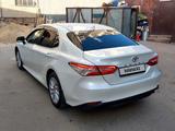 Toyota Camry 2021 года за 11 750 000 тг. в Караганда – фото 4