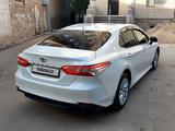 Toyota Camry 2021 года за 11 750 000 тг. в Караганда – фото 5
