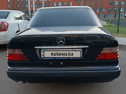 Mercedes-Benz E 220 1995 годаүшін3 500 000 тг. в Астана – фото 5