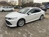 Toyota Camry 2020 года за 16 300 000 тг. в Актау – фото 2