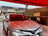 Toyota Camry 2018 года за 14 100 000 тг. в Алматы – фото 3