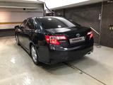 Toyota Camry 2012 года за 9 000 000 тг. в Актобе – фото 4