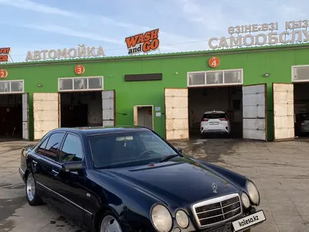 Mercedes-Benz E 320 1999 года за 2 150 000 тг. в Актобе