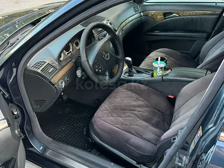 Mercedes-Benz E 320 2002 года за 7 500 000 тг. в Астана – фото 2