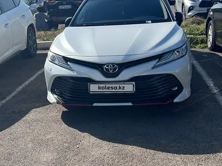 Toyota Camry 2020 года за 14 500 000 тг. в Алматы – фото 2