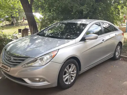 Hyundai Sonata 2013 года за 3 500 000 тг. в Уральск – фото 2