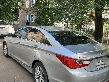 Hyundai Sonata 2013 года за 3 500 000 тг. в Уральск – фото 3