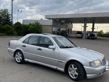 Mercedes-Benz C 280 1995 года за 2 100 000 тг. в Алматы – фото 2