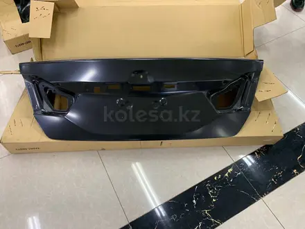Крышка багажника Camry 50 за 50 000 тг. в Алматы