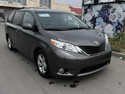 Toyota Sienna 2017 года за 14 500 000 тг. в Алматы