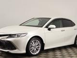 Toyota Camry 2019 года за 14 890 000 тг. в Астана