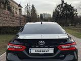 Toyota Camry 2018 годаүшін11 600 000 тг. в Шымкент – фото 4