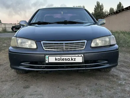 Toyota Camry 2000 года за 3 600 000 тг. в Семей – фото 3