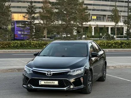 Toyota Camry 2017 года за 10 950 000 тг. в Астана – фото 3
