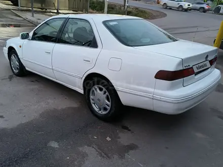 Toyota Camry 2000 года за 2 500 000 тг. в Алматы – фото 6