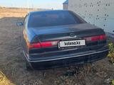 Toyota Camry 2000 года за 1 500 000 тг. в Семей – фото 2