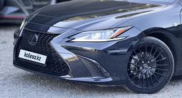Lexus ES 350 2018 года за 20 300 000 тг. в Алматы – фото 3