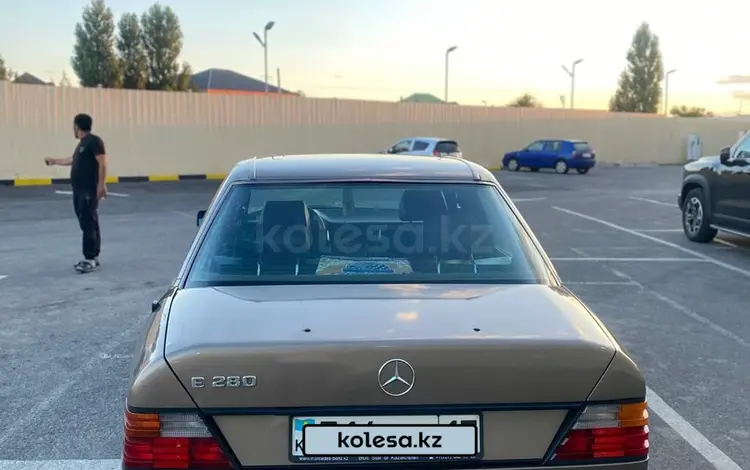 Mercedes-Benz E 280 1990 годаfor2 300 000 тг. в Шымкент