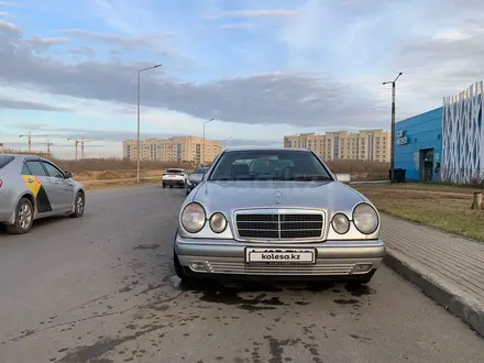 Mercedes-Benz E 240 1999 года за 3 950 000 тг. в Астана – фото 2