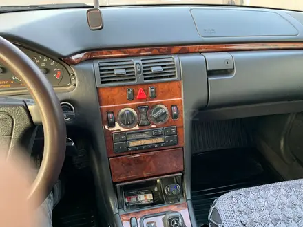 Mercedes-Benz E 240 1999 года за 3 950 000 тг. в Астана – фото 7