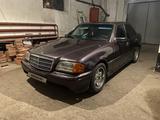 Mercedes-Benz C 180 1996 года за 1 200 000 тг. в Караганда
