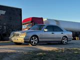 Mercedes-Benz E 230 1996 года за 1 800 000 тг. в Семей