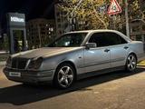 Mercedes-Benz E 230 1996 года за 1 800 000 тг. в Семей – фото 4