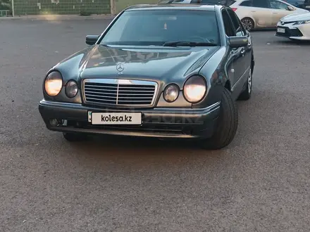 Mercedes-Benz E 230 1997 года за 2 450 000 тг. в Астана