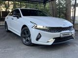 Kia K5 2021 года за 9 200 000 тг. в Караганда – фото 2
