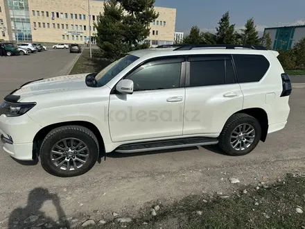 Toyota Land Cruiser Prado 2019 года за 22 400 000 тг. в Алматы – фото 2