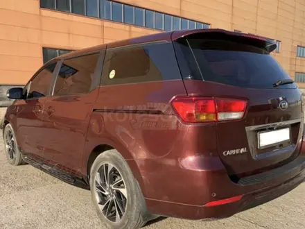 Kia Carnival 2015 года за 5 400 000 тг. в Алматы – фото 5