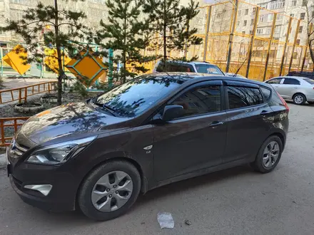 Hyundai Solaris 2015 года за 6 500 000 тг. в Астана – фото 2