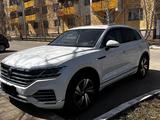 Volkswagen Touareg 2021 года за 40 000 000 тг. в Костанай – фото 2