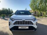 Toyota RAV4 2020 года за 22 000 000 тг. в Шымкент