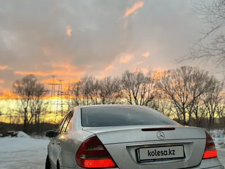 Mercedes-Benz E 240 2004 года за 5 800 000 тг. в Усть-Каменогорск – фото 7