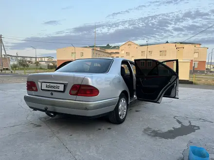 Mercedes-Benz E 230 1997 года за 1 800 000 тг. в Кызылорда – фото 2