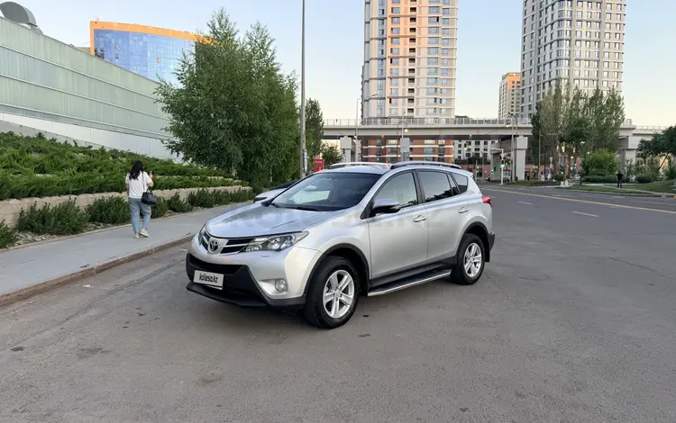 Toyota RAV4 2014 годаүшін8 500 000 тг. в Астана