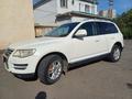 Volkswagen Touareg 2008 года за 4 500 000 тг. в Астана – фото 2