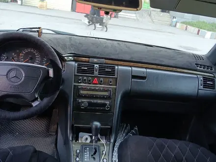 Mercedes-Benz E 280 1996 года за 2 250 000 тг. в Караганда – фото 2