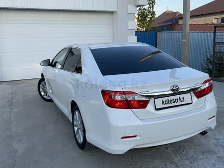 Toyota Camry 2014 года за 10 800 000 тг. в Атырау – фото 2