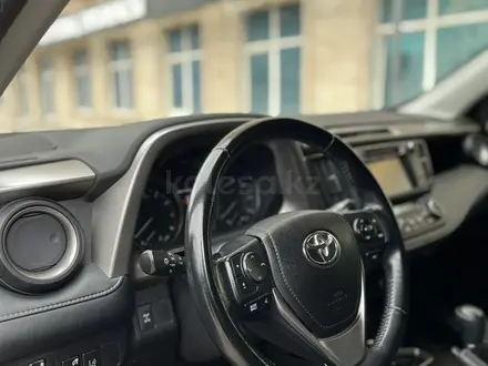 Toyota RAV4 2018 года за 12 350 000 тг. в Актау – фото 15