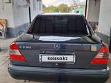 Mercedes-Benz C 230 1997 года за 4 500 000 тг. в Шымкент – фото 2