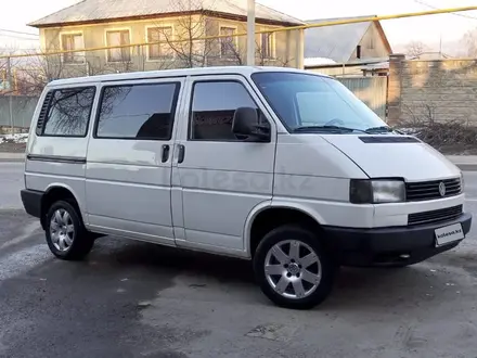 Volkswagen Caravelle 1996 года за 4 500 000 тг. в Алматы