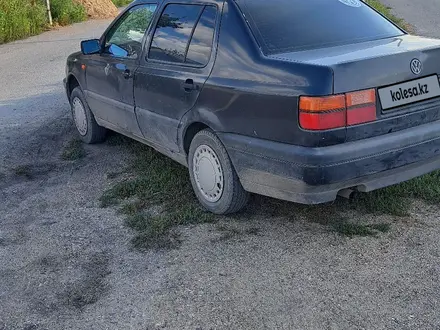 Volkswagen Vento 1993 года за 900 000 тг. в Караганда – фото 2