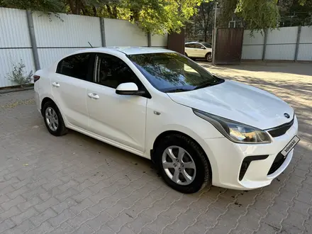 Kia Rio 2018 года за 5 000 000 тг. в Актобе – фото 2